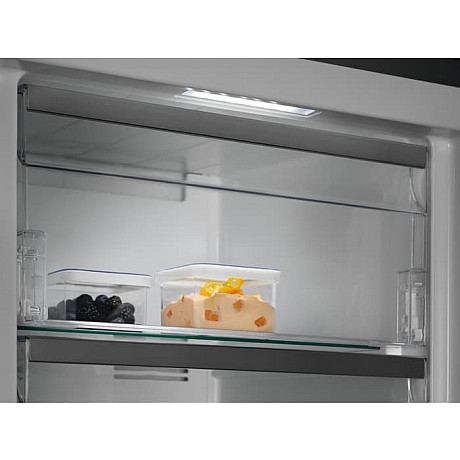Electrolux - ERC9MEW - EUE9NEW1 - Nofrost & exklusiv LED-belysning