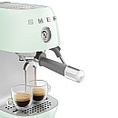Smeg - ECF03PGEU - Manuell espresso med Cold Brew, Pastellgrön