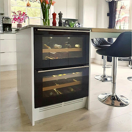 mQuvée - WineCave 60DD Fullglass - Vinkyl 44 flaskor med dubbel dörr